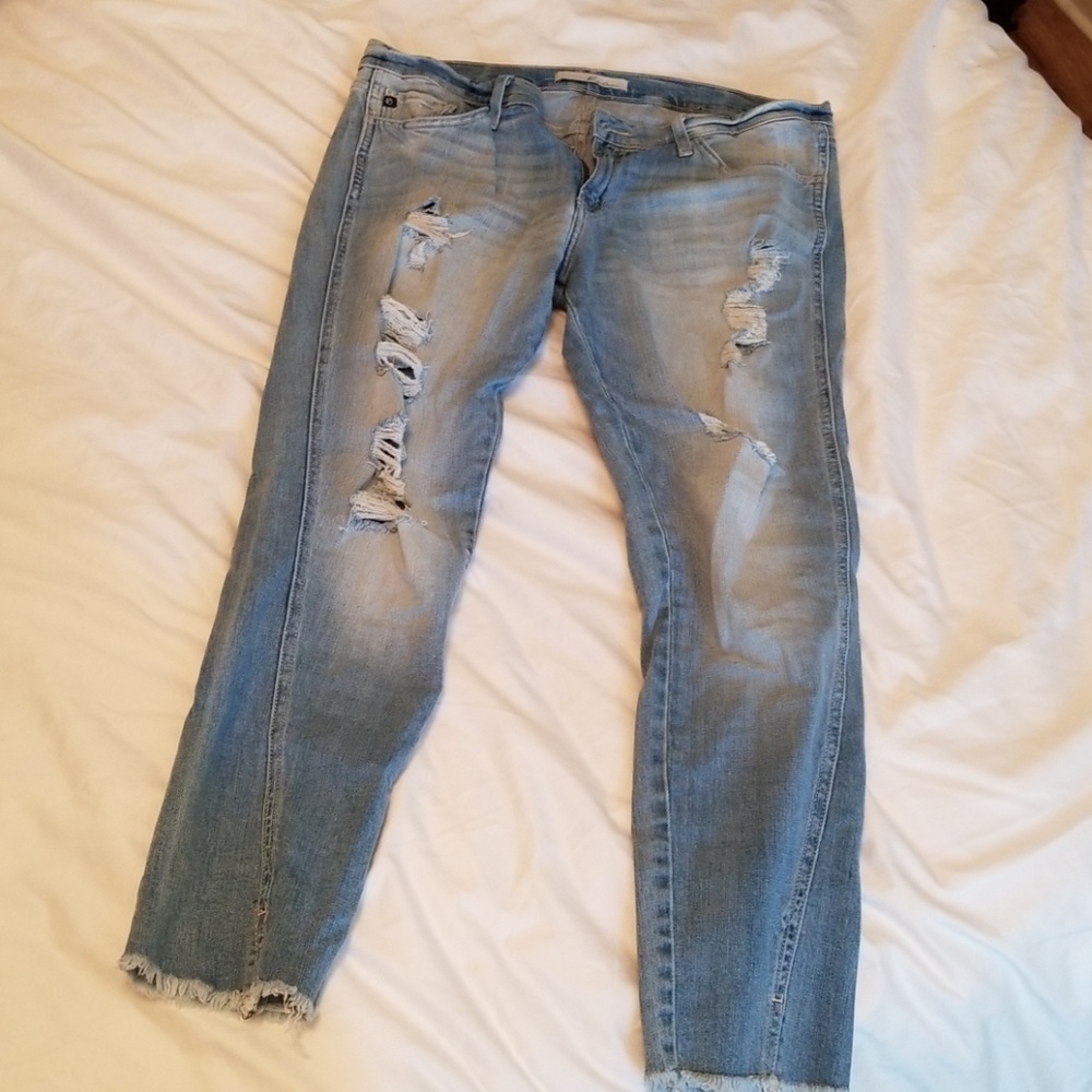 Super cute Distressed KanCan 30 Crop